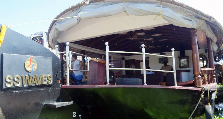 SS Waves Houseboat, Alleppey 1